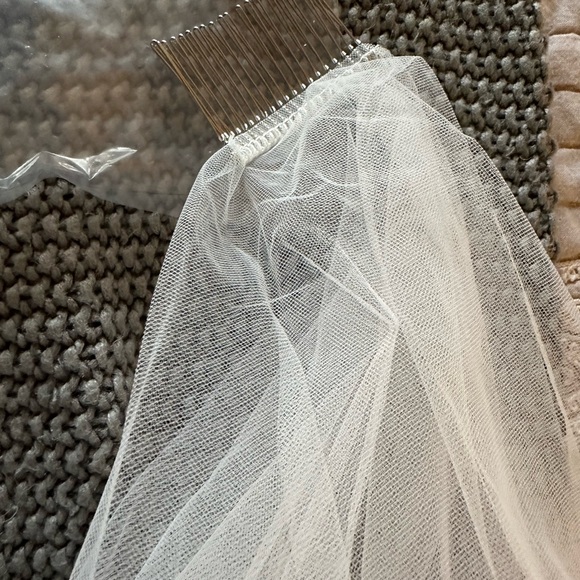 Gorgeous cathedral long tulle veil from Jenny Yoo - Picture 5 of 7